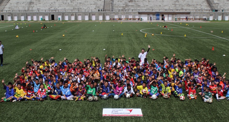 【Bhutan】J-League club football uniforms for the children in Bhutan!2
