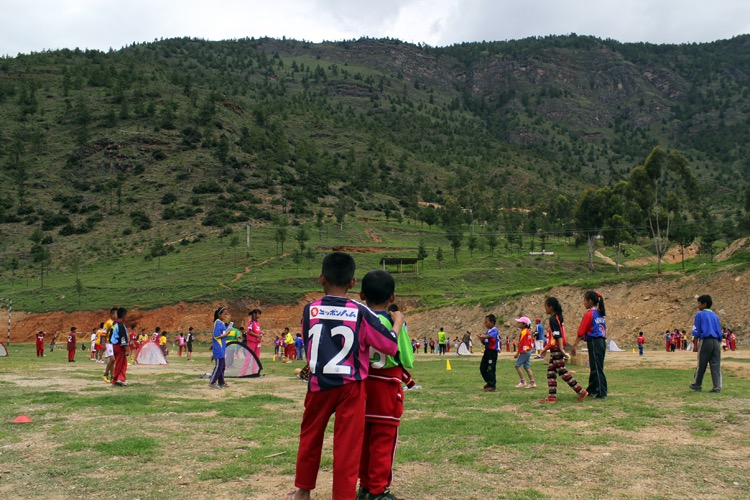 【Bhutan】J-League club football uniforms for the children in Bhutan!5
