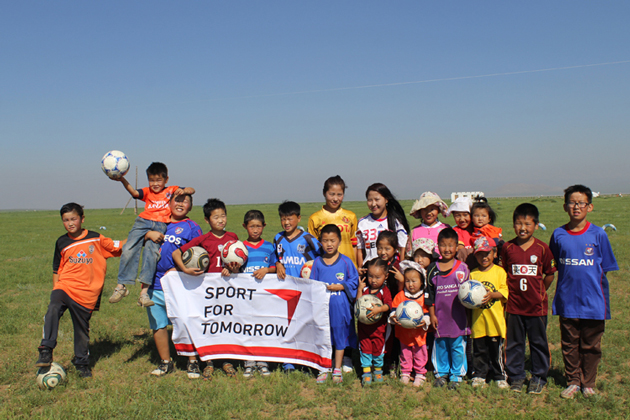 【Mongolia】J-League club football strips for the children of Mongolia!1
