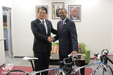 【Jamaica】Triathlon competition development support project (Donating bicycles for triathlons)1