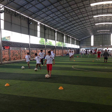 カンボジアの障害を持った子供達を対象にした</br>サッカークリニックへのボールの提供5