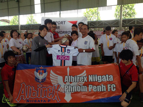 【Cambodia】Providing balls to a football clinic for children with disabilities in Cambodia6