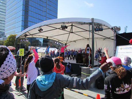 English Version of Radio Taiso Exercise Demonstration at Tokyo Marathon Friendship Run 20164