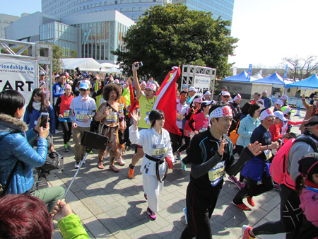 東京マラソン　フレンドシップラン</br>2016での英語版のラジオ体操実演指導5