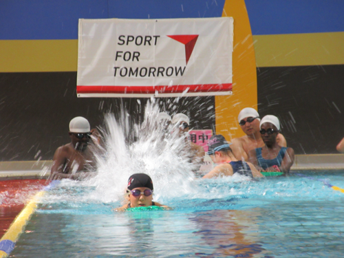 Swimming one-point Lesson, Interaction between Foreign Children and Japanese Local Children4