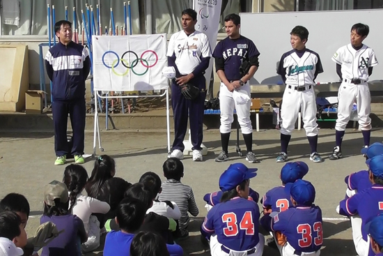 Exchange Baseball Class in South Asia1