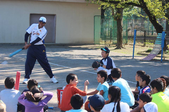 Exchange Baseball Class in South Asia3