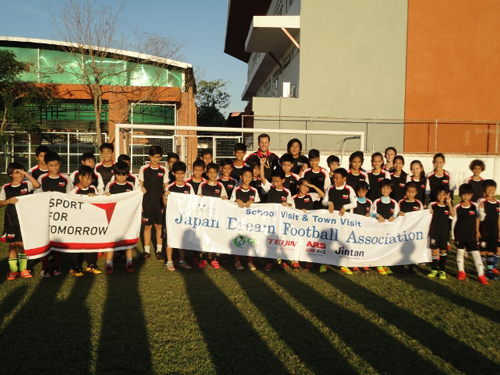JDFA Football Clinic School visit in ASCOT3