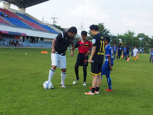 JDFA Football Clinic School visit in Thonburi2