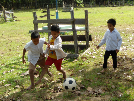 【Laos】Support for Sports Equipment2