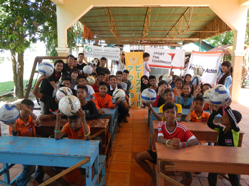 カンボジアの知的障がい者と児童養護施設の児童とサッカーを楽しもう！1