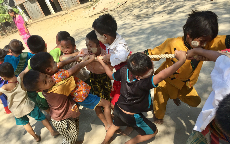 ミャンマーの小学校におけるスポーツイベントの開催、スポーツ用具の寄付1
