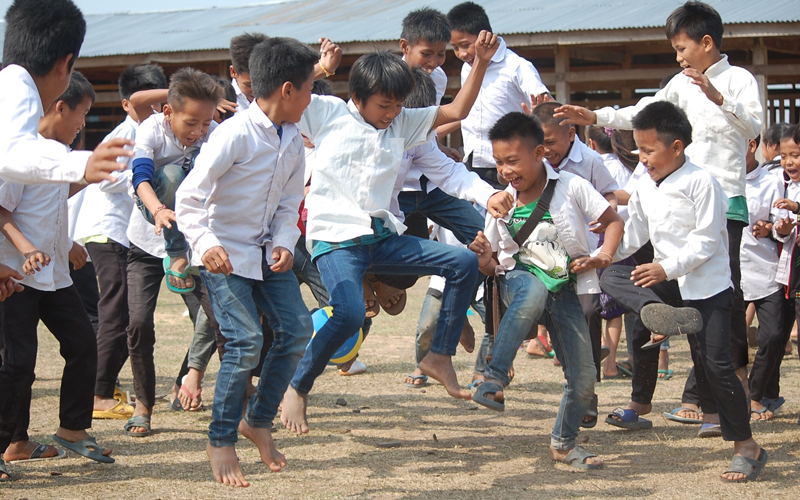 【Laos】Donations of Sports Equipment and Sporting Events at Elementary Schools in Laos1