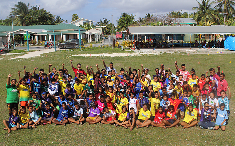 【Tuvalu】Supporters Donatng Uniform for Smile Project2