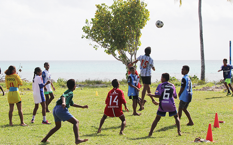 【Tuvalu】Supporters Donatng Uniform for Smile Project3