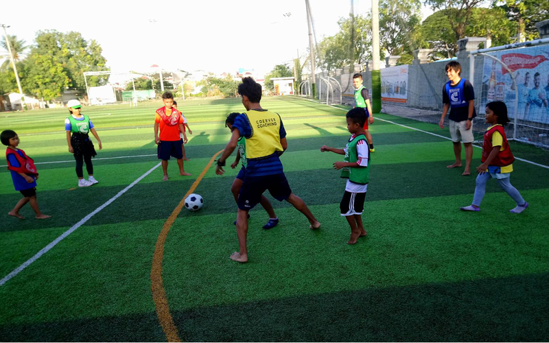 第3回　カンボジア「くっくま孤児院」の子ども達とサッカー交流2