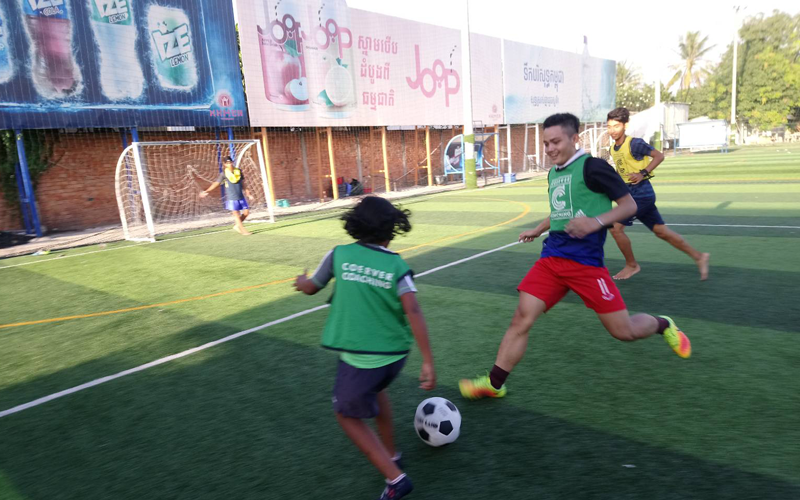 第3回　カンボジア「くっくま孤児院」の子ども達とサッカー交流3