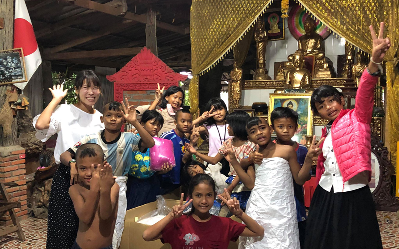 カンボジア・バッタンバンの孤児院への運動着提供1