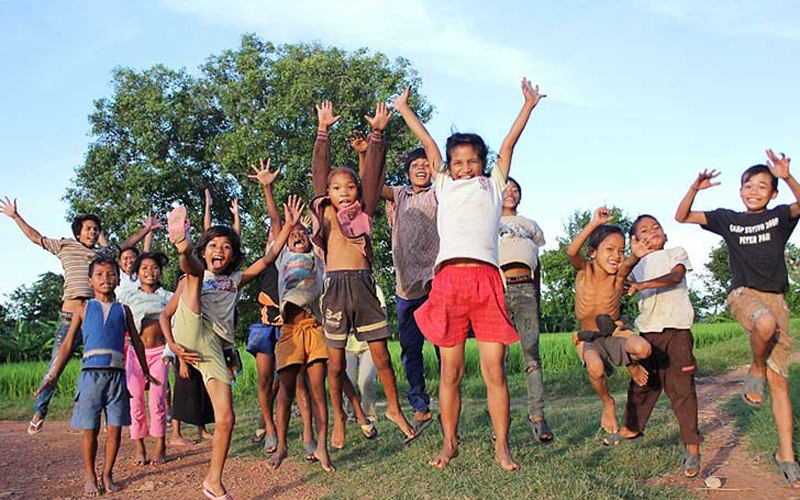 カンボジア・バッタンバンの孤児院への運動着提供3