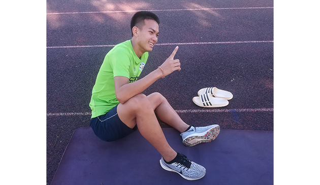 【Laos】Donating running shoes and spike shoes to student athletes in Laos4