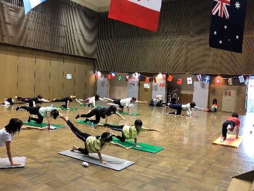 Let’s Enjoy Sports with Foreigners! -Yoga-4
